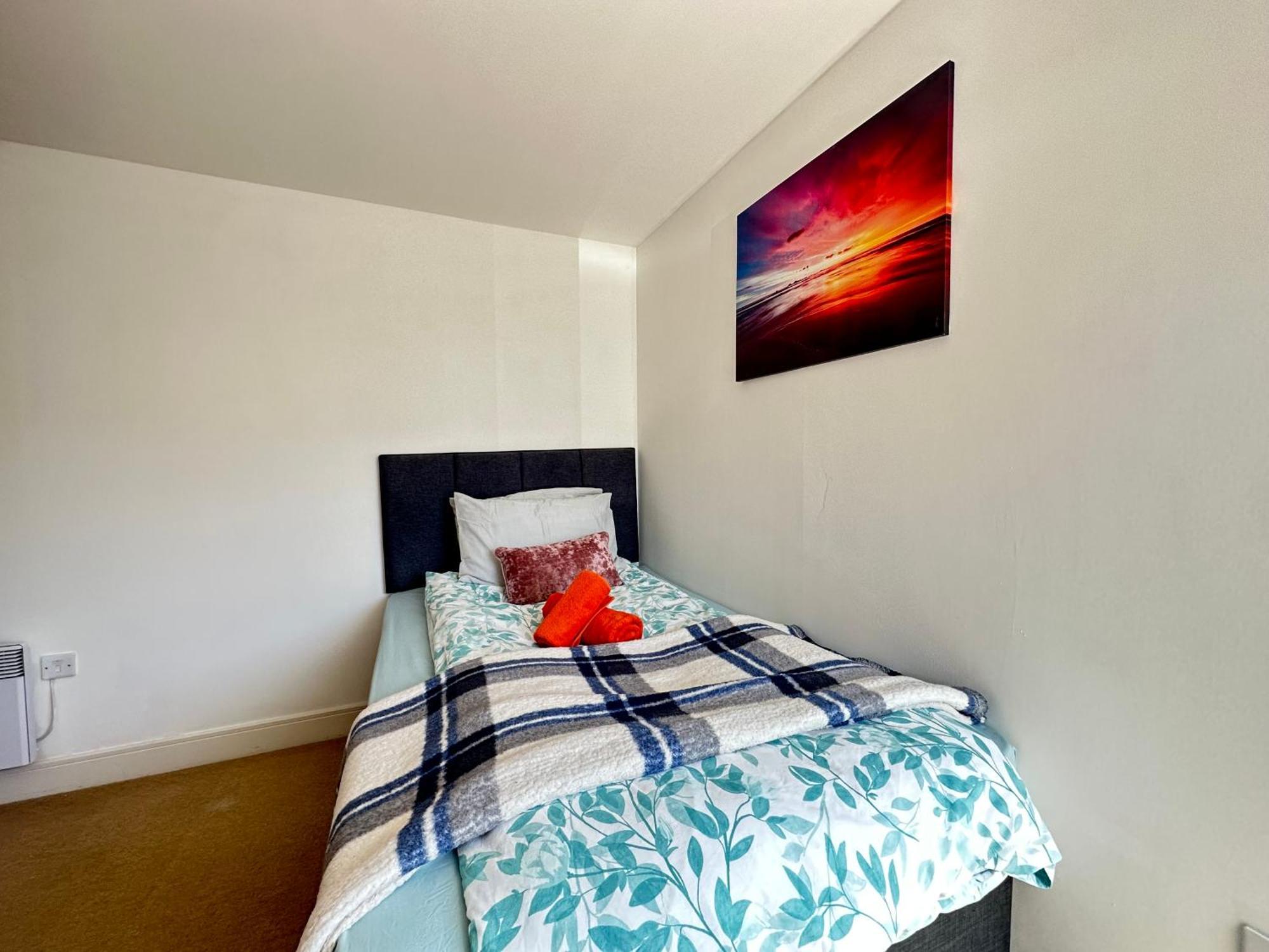 Water Front Apt Walk To The Beach & City Centre Swansea Exterior photo